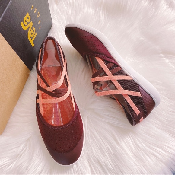 BNWT Teva Hydro-Life Cross-Strap Slip-On Flat: with box! - Picture 1 of 10